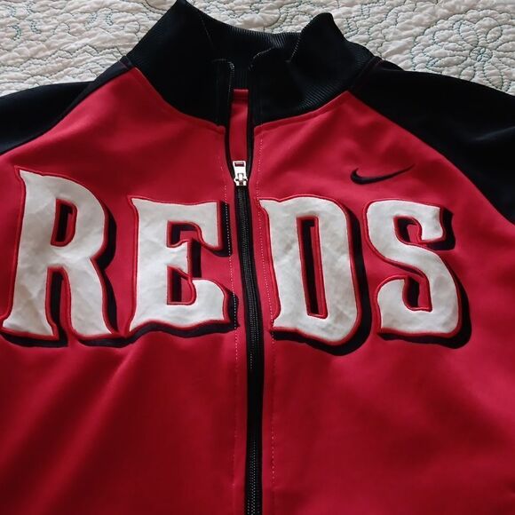 Nike - Picture 2 of 4